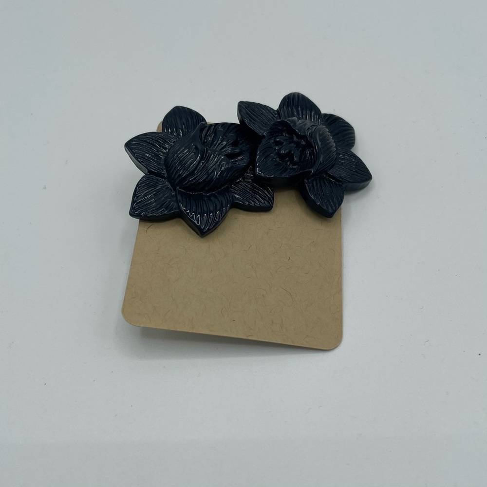 NWOT Vintage Navy Blue Flower Stud Earrings